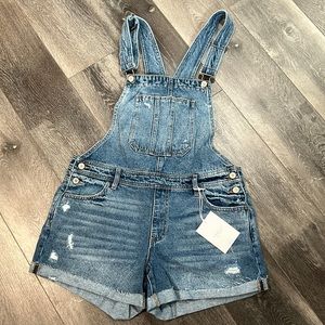 Jean short overalls, size large, they are too big and they are non-returnable.